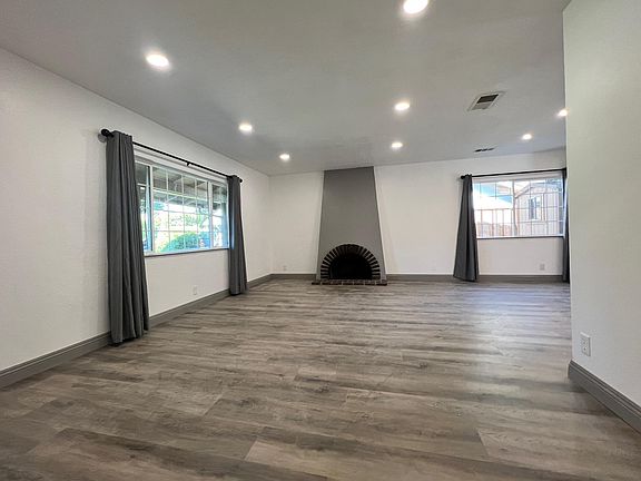 5th image of 3825 Eastwood Cir