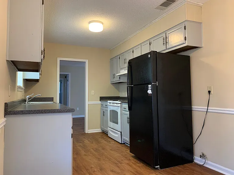 814 Robin Hood Trl — Photo 7