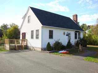 18 Royal Ln, Agawam, MA 01001