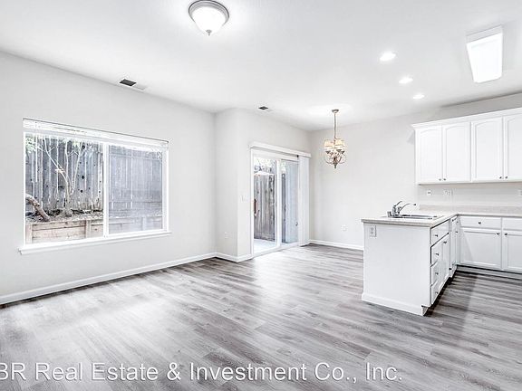 5th image of 1009 Sibley St #10770432