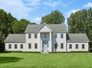 1015 W Cove Ln, Mound, MN 55364