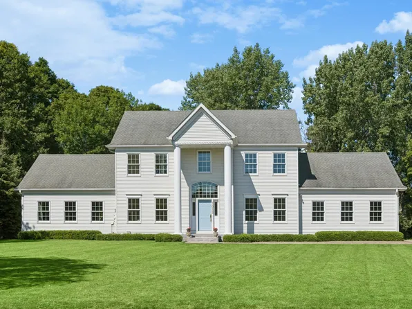 1015 W Cove Ln, Mound, MN 55364