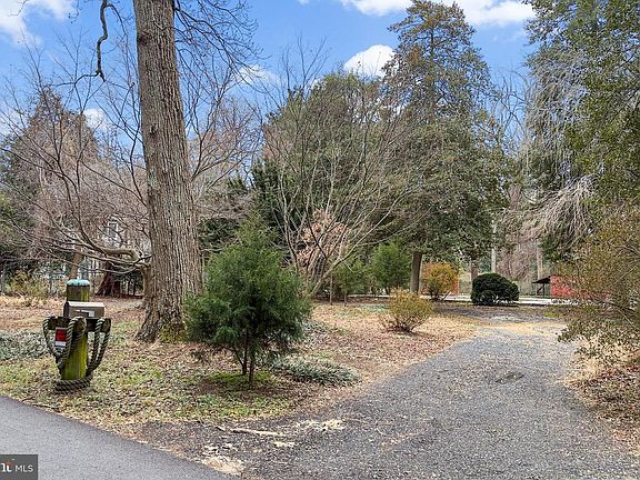 2nd image of 1546 Shipsview Rd