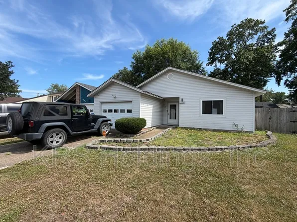 1249 Eaglewood Dr, Virginia Beach, VA 23454