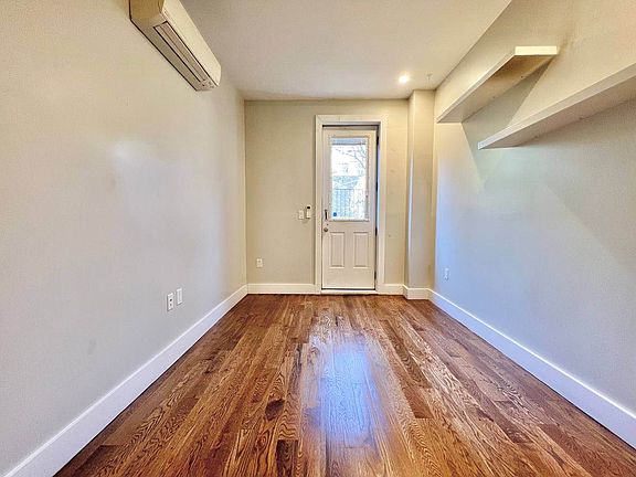 3rd image of 243 Suydam St APT 1R