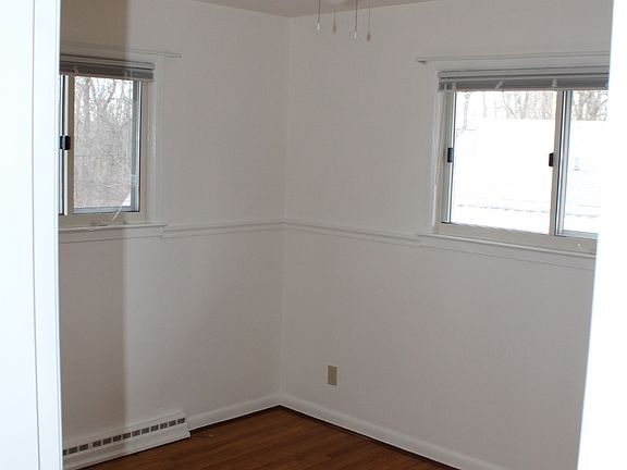 3rd image of 4224 Viewland Dr