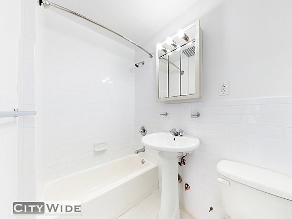 5th image of 37 E 65th St #B2