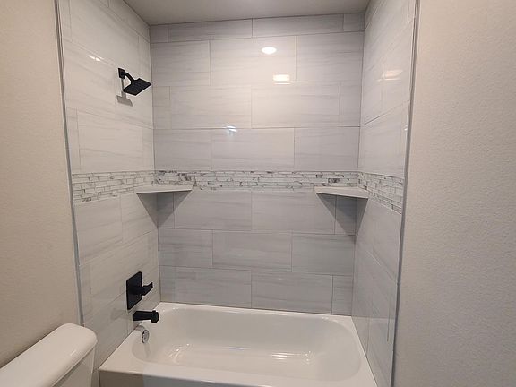 3rd image of 5603 Jarvis St #B