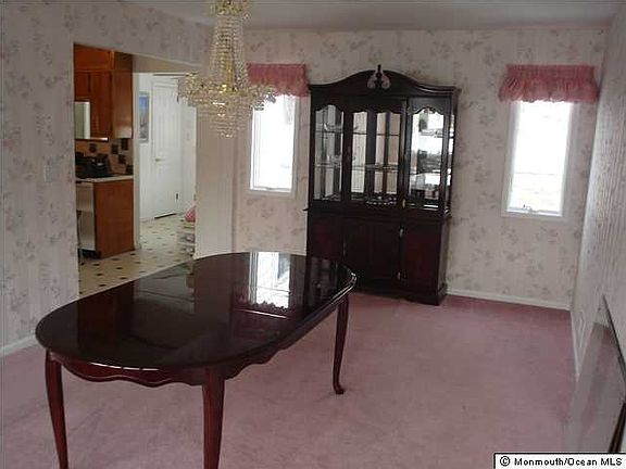 3rd image of 219 Cottonwood Dr