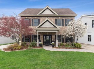 910 N Hickory Ave, Arlington Heights, IL 60004