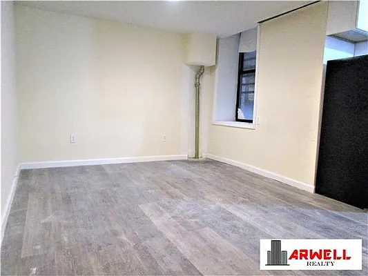 Rented by Arwell Realty | media 27