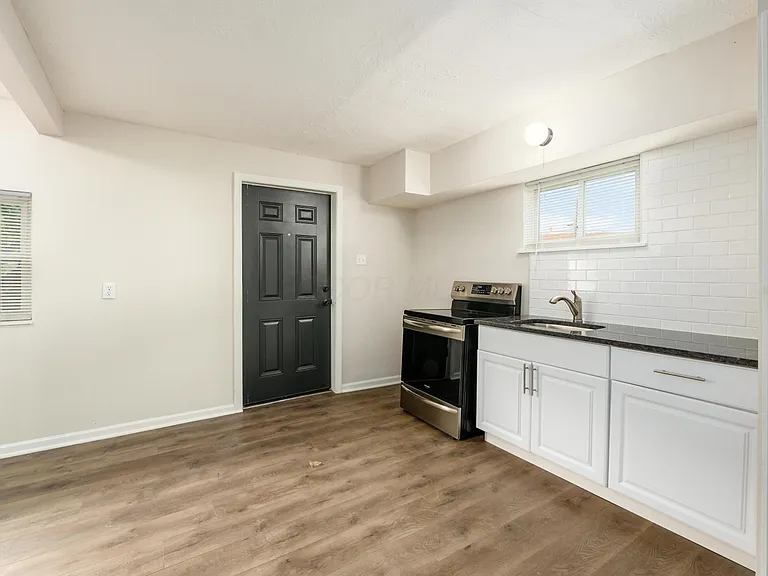 287 S Central Ave #285 — Photo 6