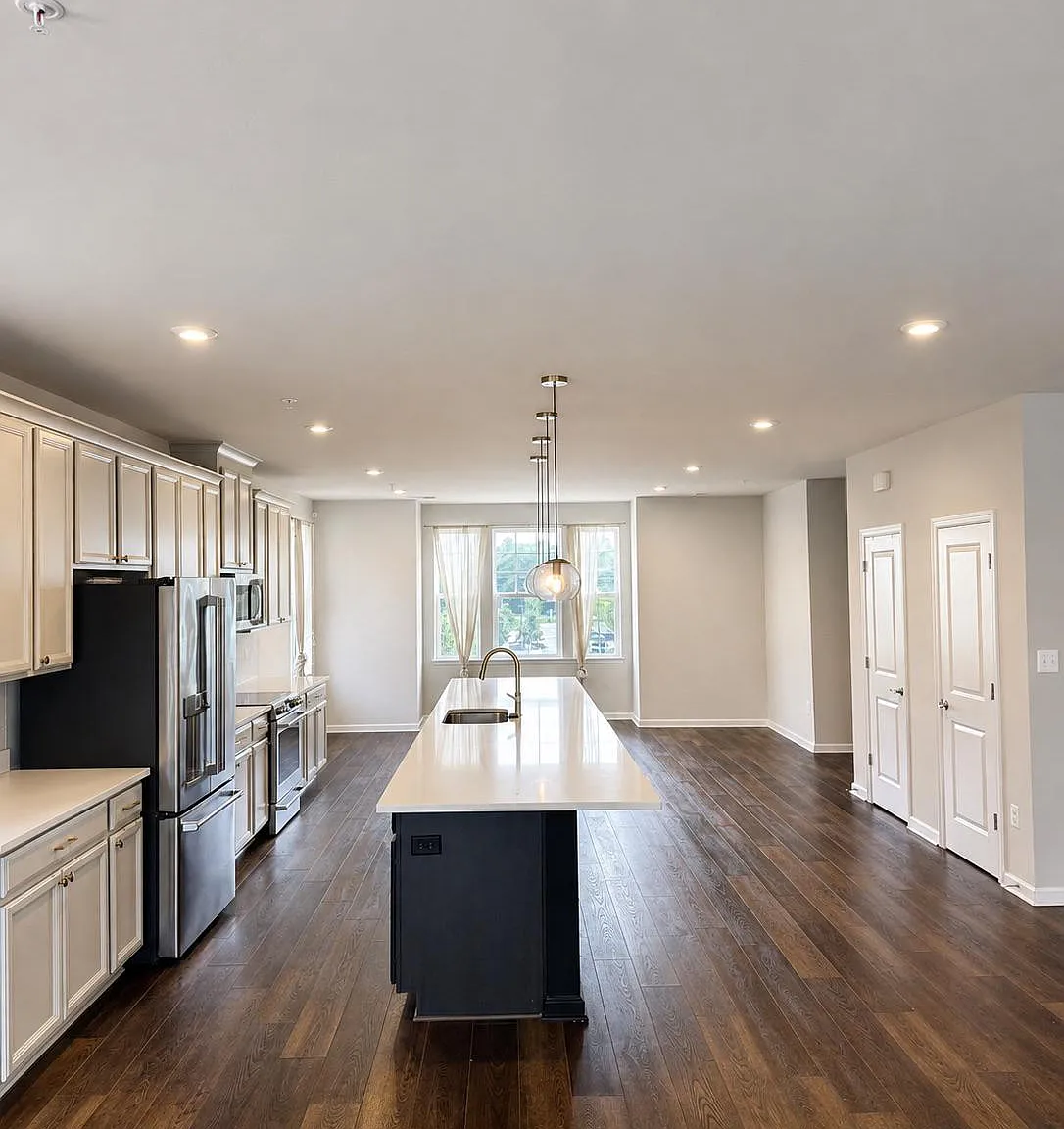 3 bed, 2.5 bath, 2766 sqft, $3,500 — Photo 2