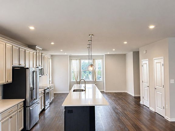 2nd image of 10552 Neil Armstrong Way