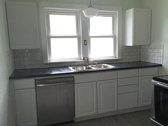 3rd image of 110 E Broadway St