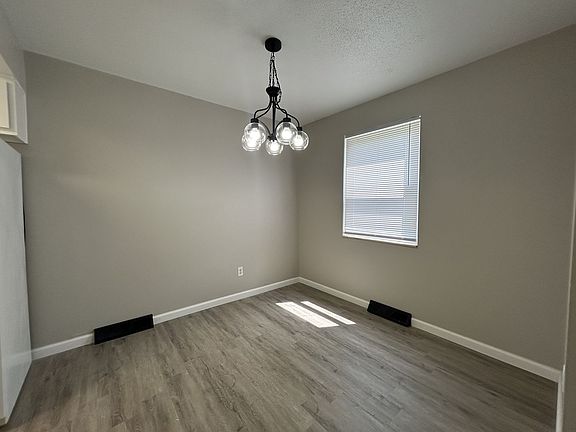 2nd image of 816 Oak St #3
