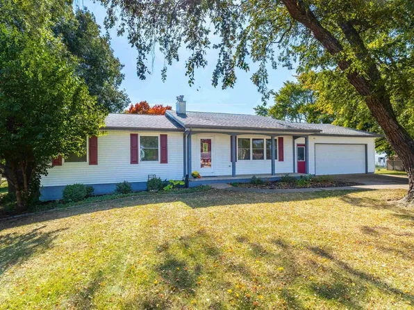 728 Meadowlark Ct, Geneseo, IL 61254