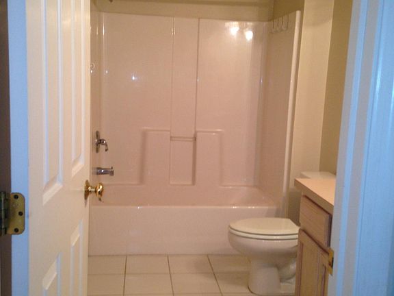 5th image of 442 Beaumont Ct