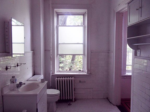 4th image of 125 Saint James Pl APT 3B
