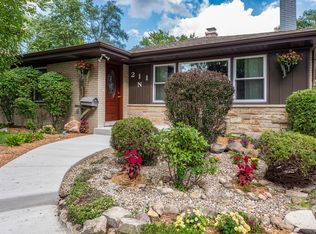 211 N Pierce Ave, Wheaton, IL