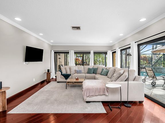 4th image of 3250 Lakeview Blvd
