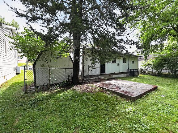 5th image of 1739 Monterey Ct