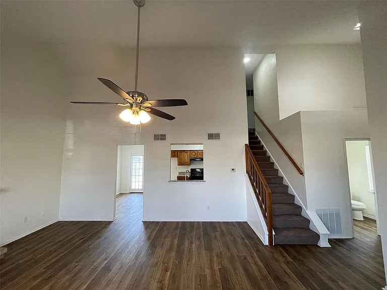 1513 Liberty Ln — Photo 5