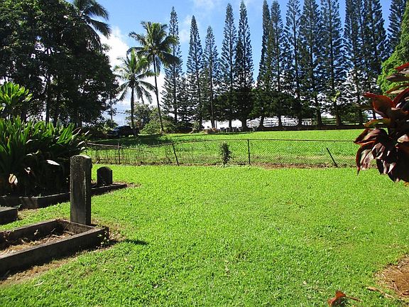 3rd image of Kaluamakua Pl