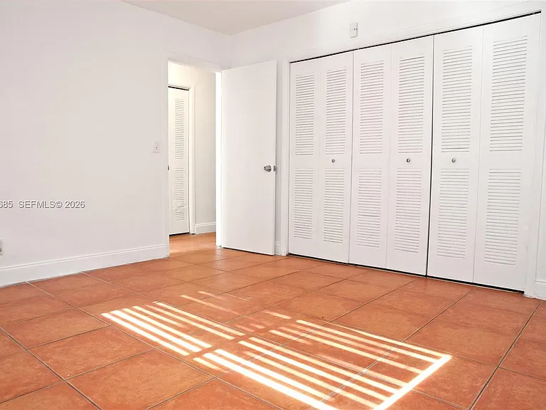 304 SE 9th Ct #6 — Photo 3
