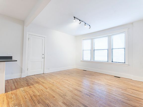 3rd image of 3141 W Wellington Ave #31411