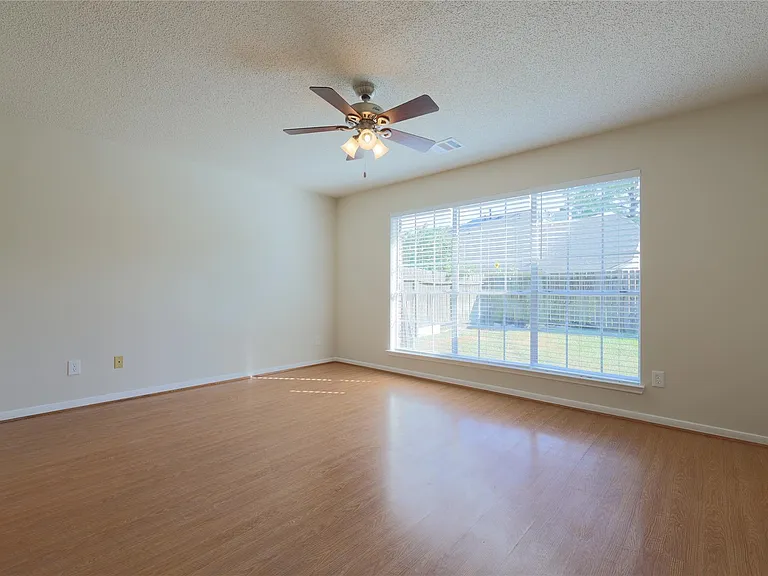 10015 Red Wolf Ln — Photo 9