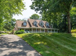 25 Beechwood Rd, Branford, CT 06405