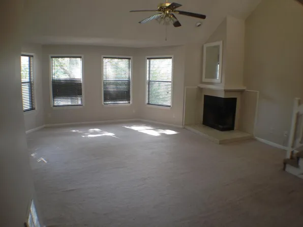 517 Mary Robert Ln #205, Newport News, VA 23608