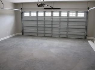 686 Lakeside Cir, Baxley, GA 31513