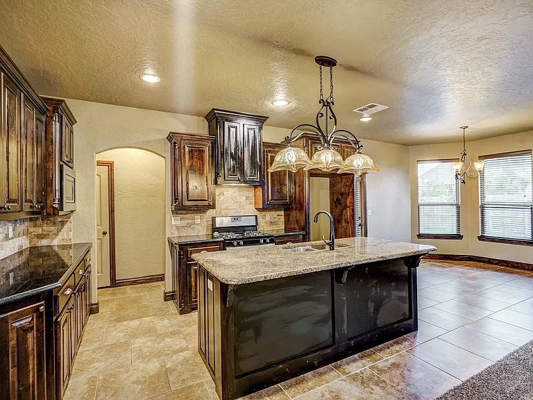 905 Samantha Ln — Photo 22
