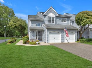 11 Lakebridge Drive S, Kings Park, NY 11754