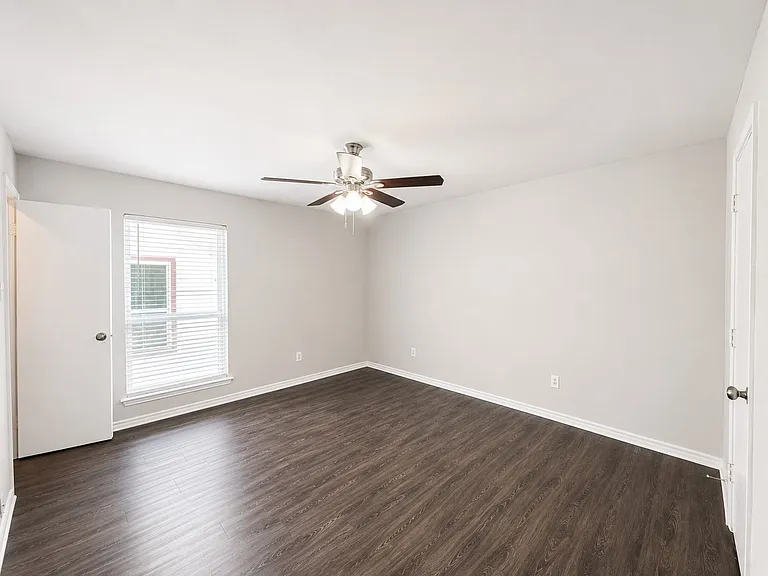 7716-7718 Sable Ln — Photo 8