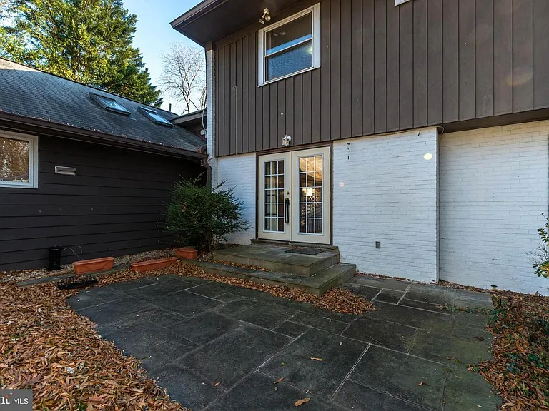 9322 W Parkhill Dr — Photo 38