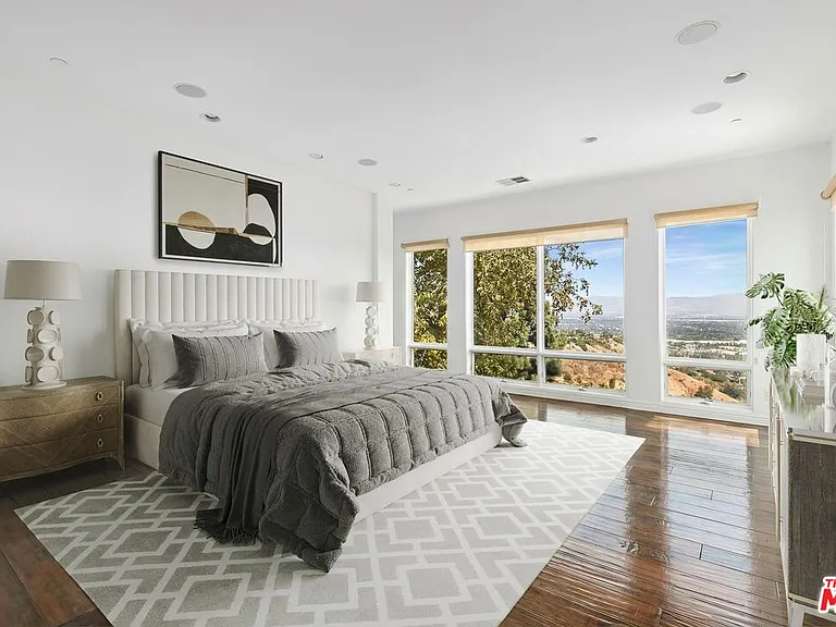14435 Mulholland Dr — Photo 20