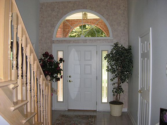 Gorgeous entry & staircase