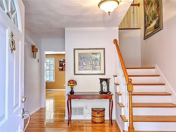3rd image of 3 Foxwood Dr