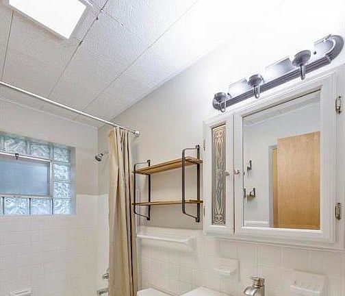 2nd image of 4010 Vesci Ave