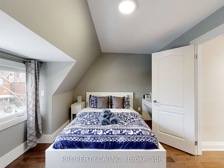 635 Christie St #UPPER — Photo 14