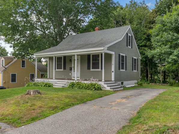 31 Longfellow Drive, Cape Elizabeth, ME 04107