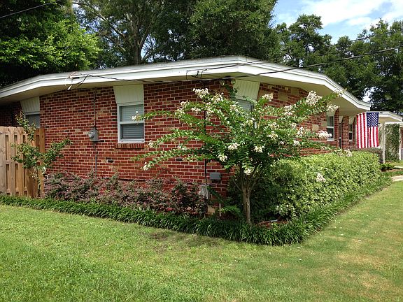 3rd image of 3920 San Gabriel Dr