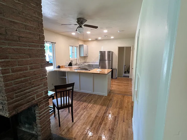 1901 Columbine Ave — Photo 6