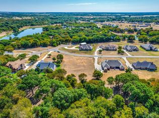 33 Hidden Lakes Blvd, Gunter, TX 75058