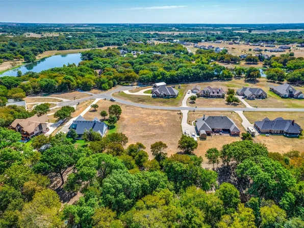 33 Hidden Lakes Blvd, Gunter, TX 75058