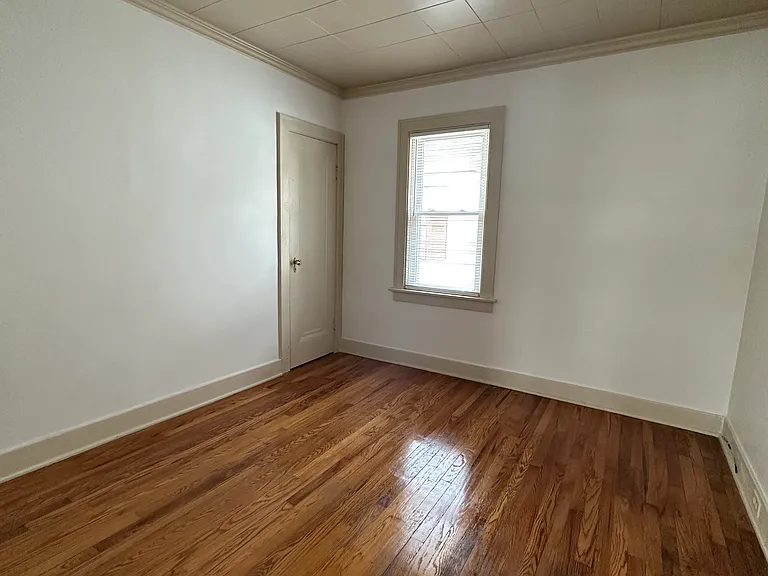 2302 N Clinton St — Photo 7
