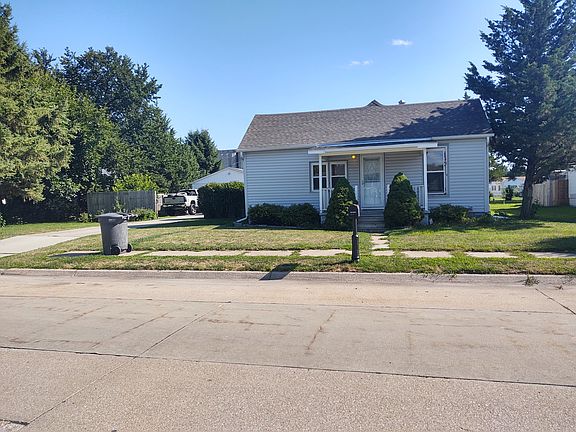 2nd image of 1625 E Dodge St